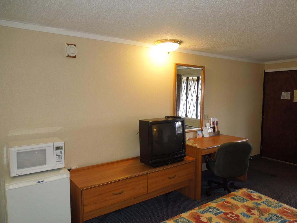 Knights Inn Toledo West Dış mekan fotoğraf