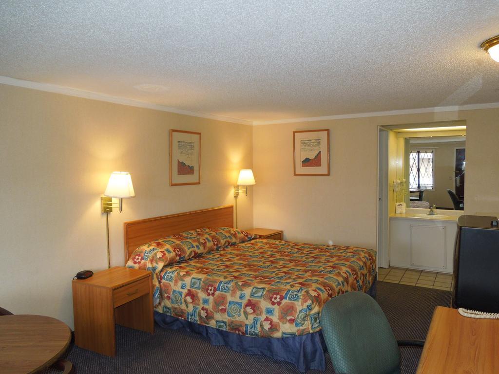 Knights Inn Toledo West Dış mekan fotoğraf