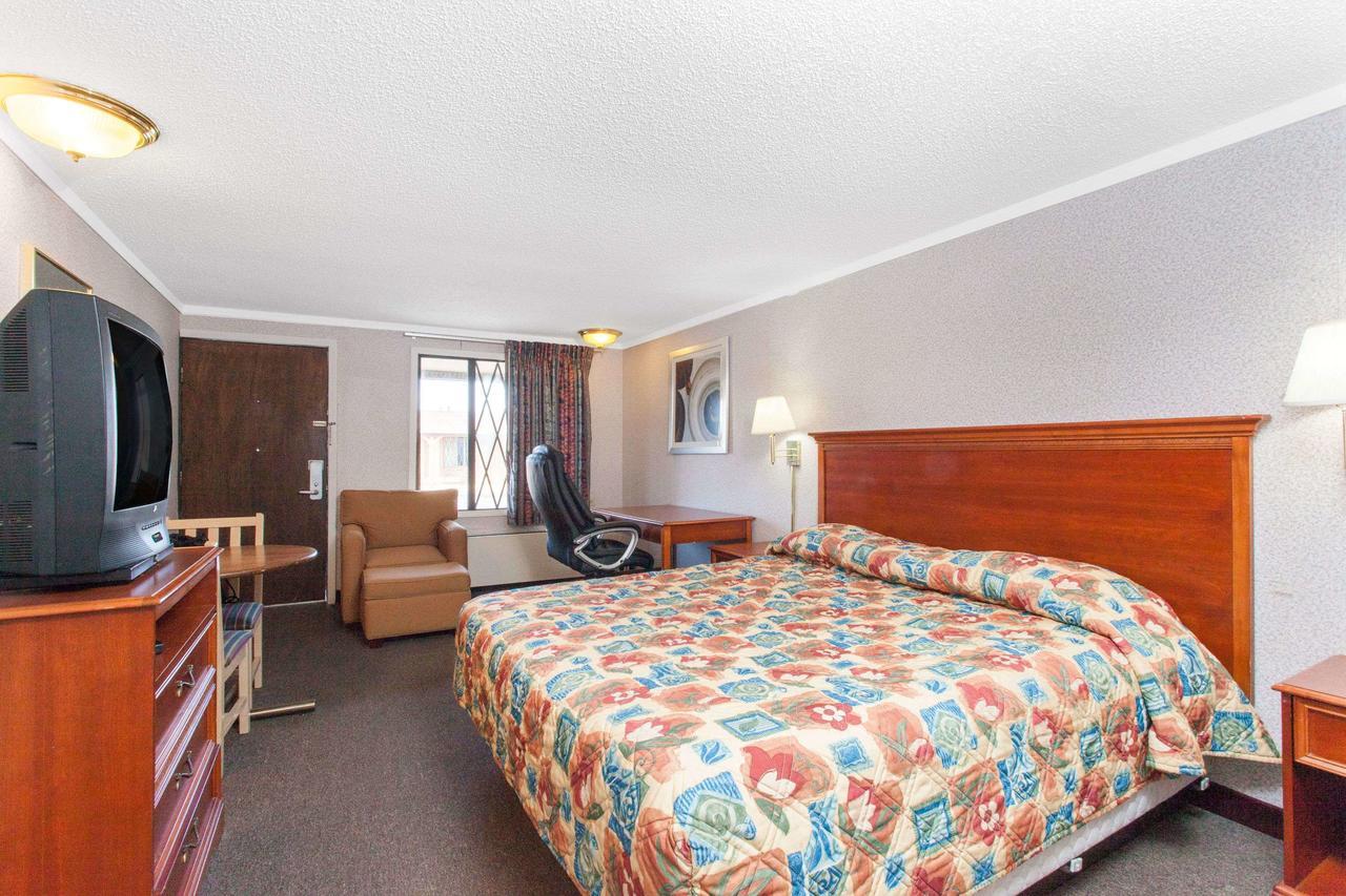 Knights Inn Toledo West Dış mekan fotoğraf