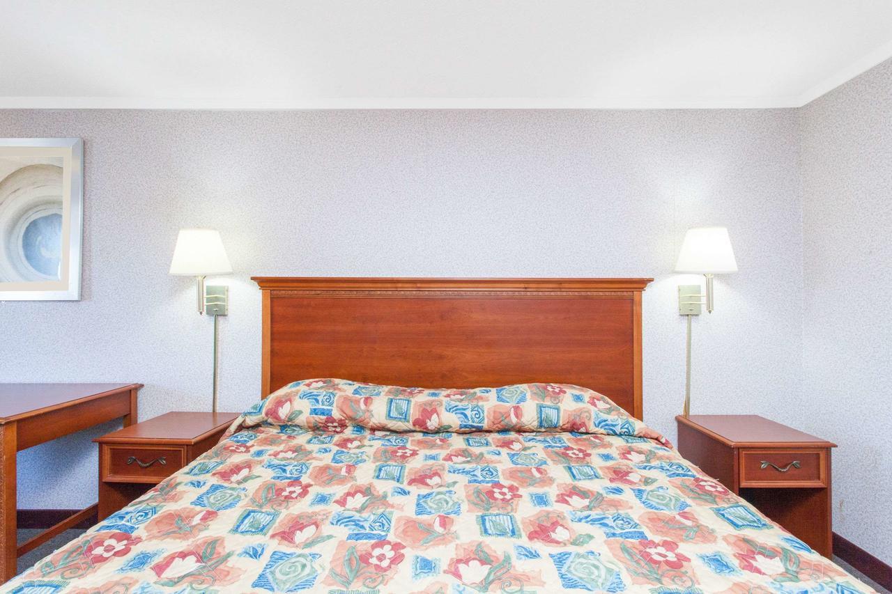 Knights Inn Toledo West Dış mekan fotoğraf