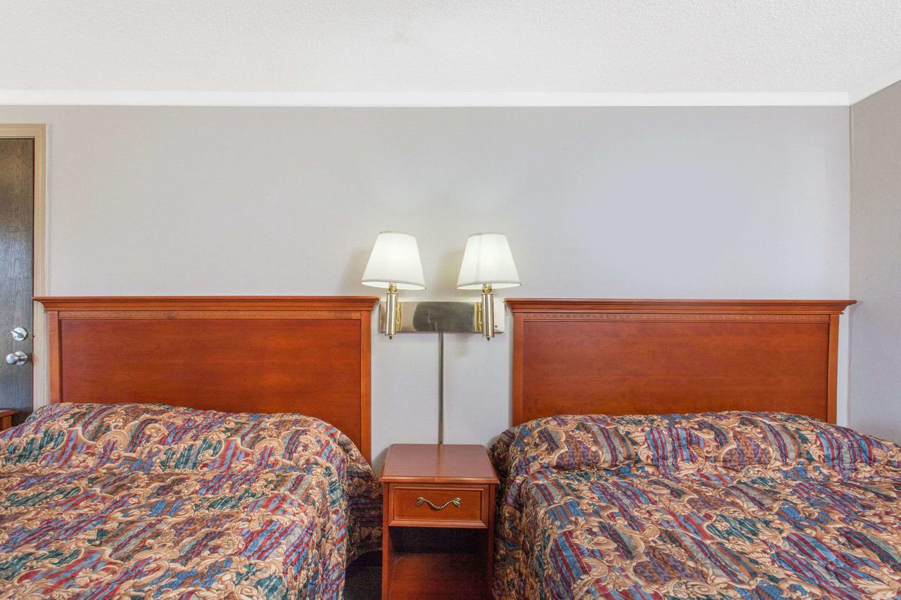 Knights Inn Toledo West Dış mekan fotoğraf