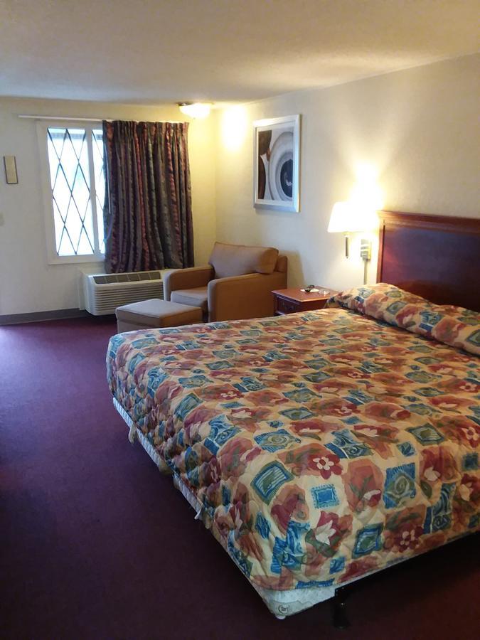 Knights Inn Toledo West Dış mekan fotoğraf